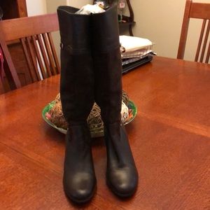 Ladies heeled brown boots.